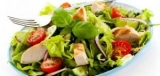 Schlemmer-Salat,Tomaten,Schinken,Mais,käse,Ei,Peperoni,Oilven