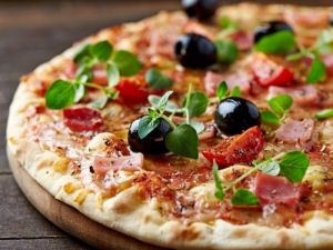 Pizza klein 26cm Salami,Schinken,Champignons,Peperoni